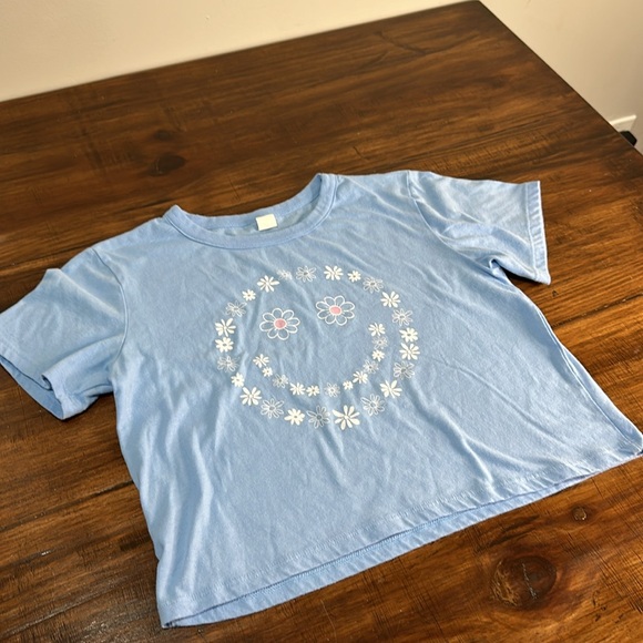 Crop Top T-shirt Smiley Face Blue Juniors Size Medium - Picture 2 of 6